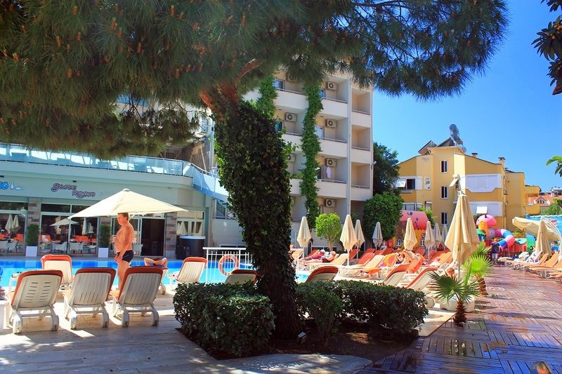 מרמריס Cle Resort Hotel מראה חיצוני תמונה